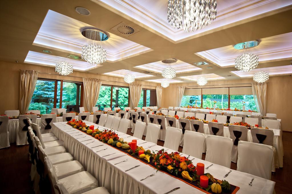 Agat Hotel Лодзь Экстерьер фото