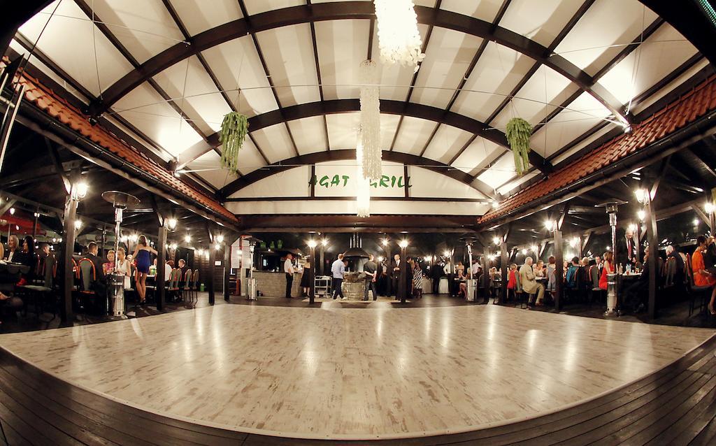 Agat Hotel Лодзь Экстерьер фото